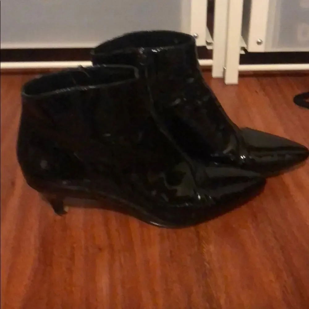 Patent‎ leather boots